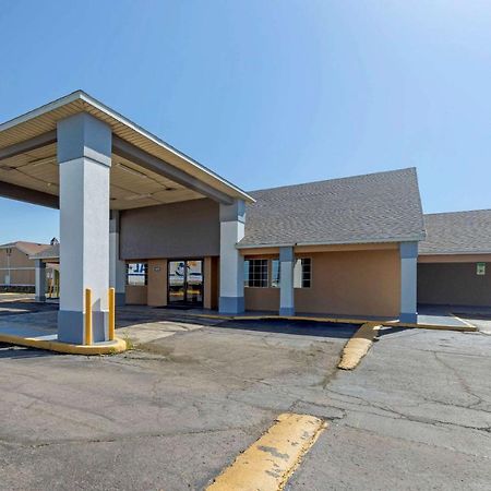 Econo Lodge Pryor Creek Exterior photo