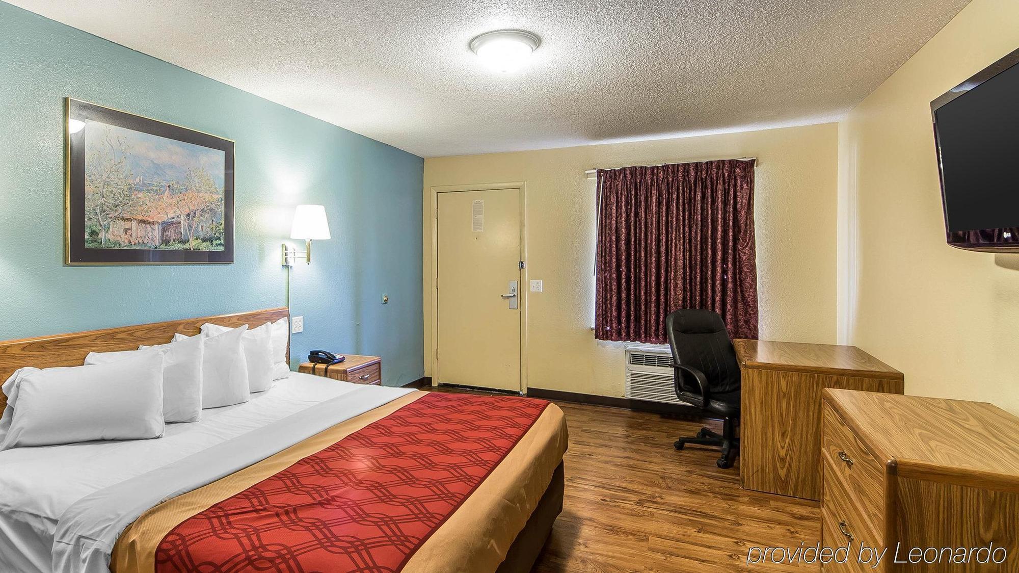 Econo Lodge Pryor Creek Exterior photo