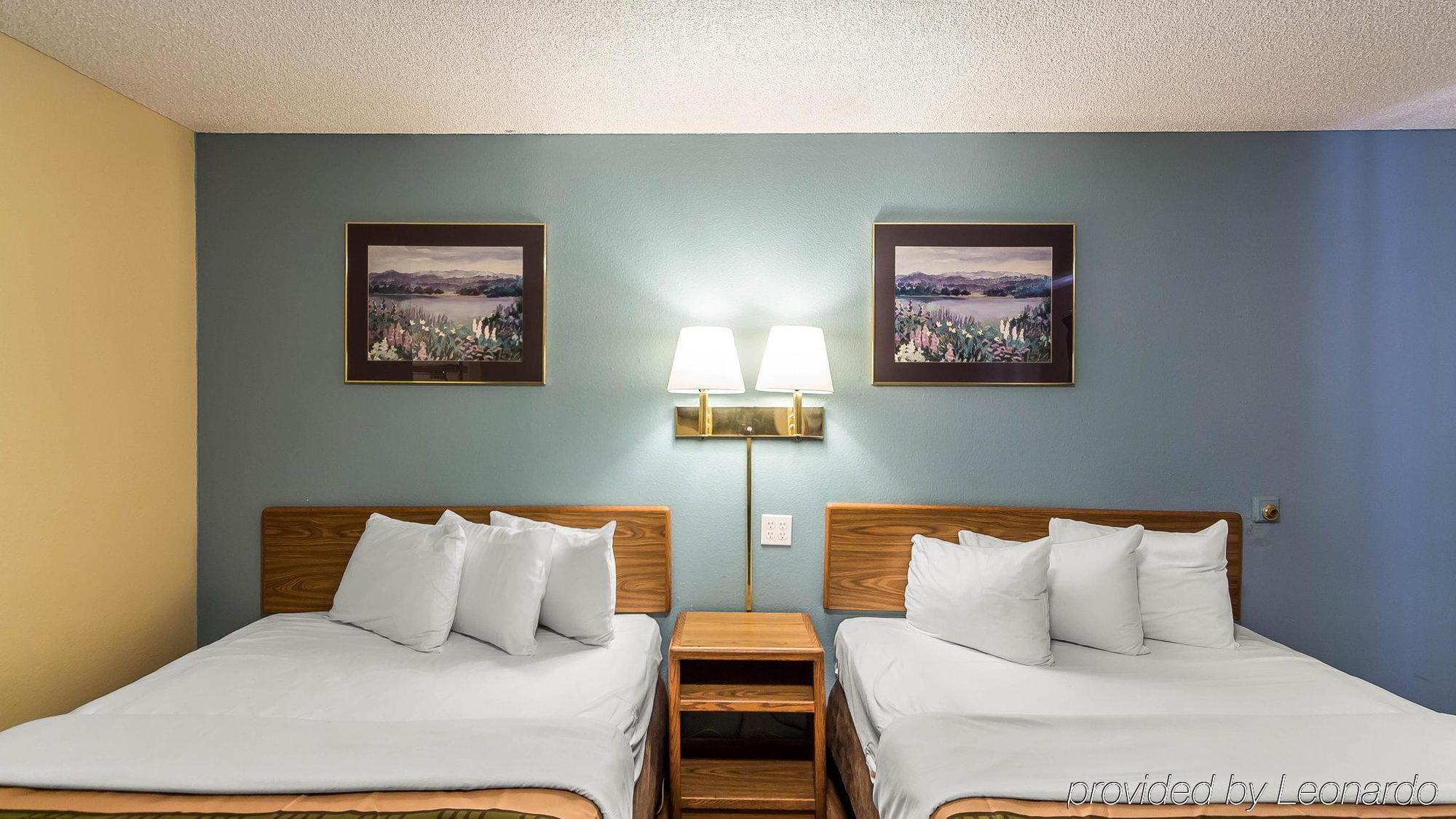 Econo Lodge Pryor Creek Exterior photo