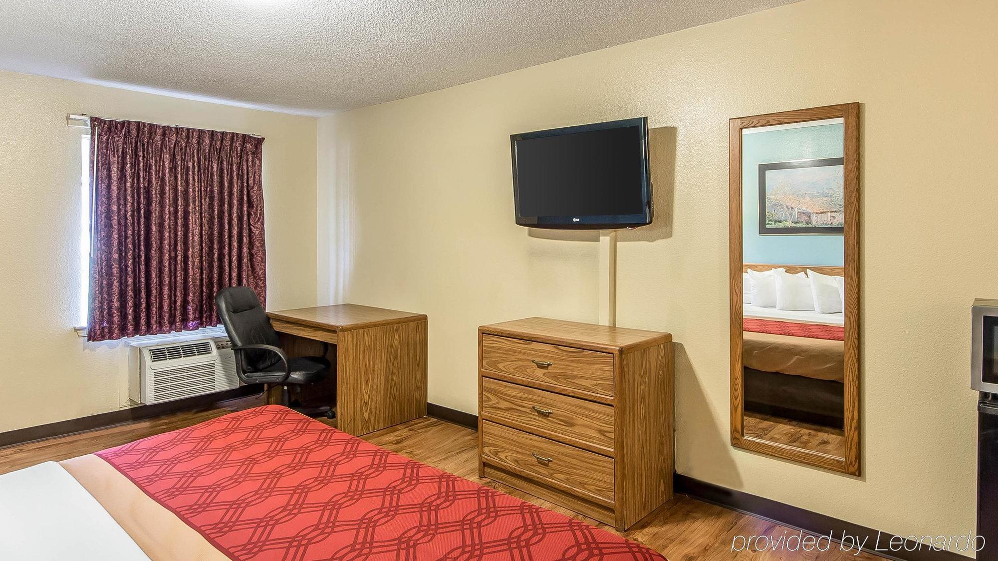 Econo Lodge Pryor Creek Exterior photo