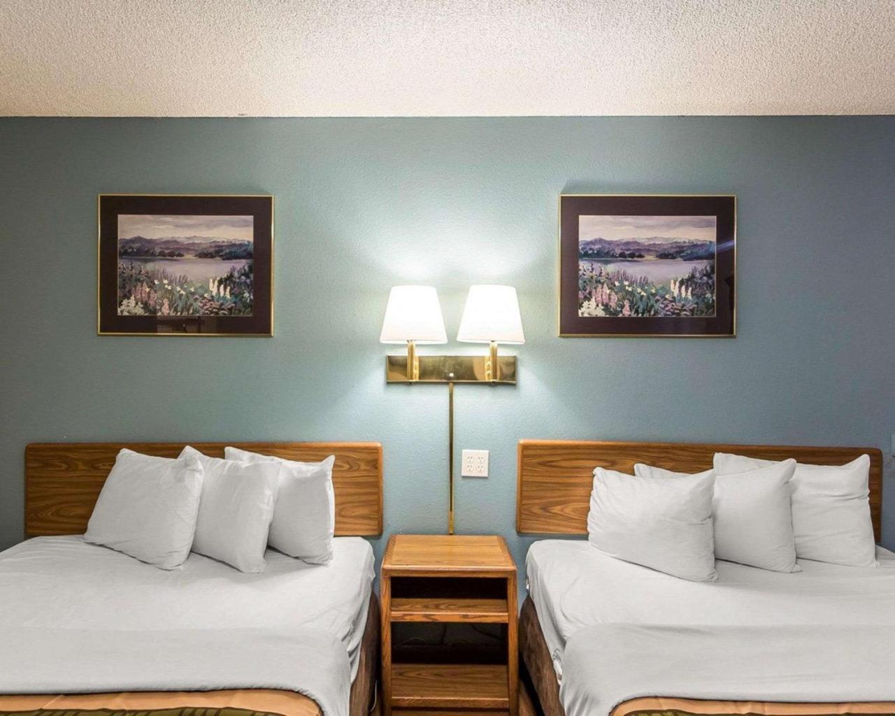 Econo Lodge Pryor Creek Exterior photo