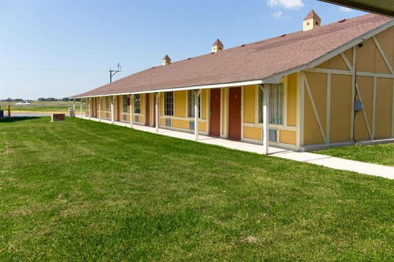 Econo Lodge Pryor Creek Exterior photo