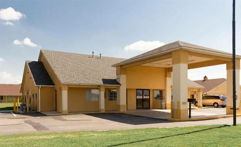Econo Lodge Pryor Creek Exterior photo